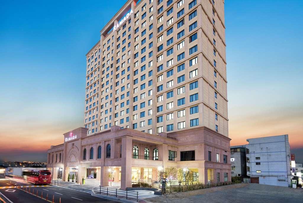 Ramada By Wyndham Yongin Hotell Eksteriør bilde